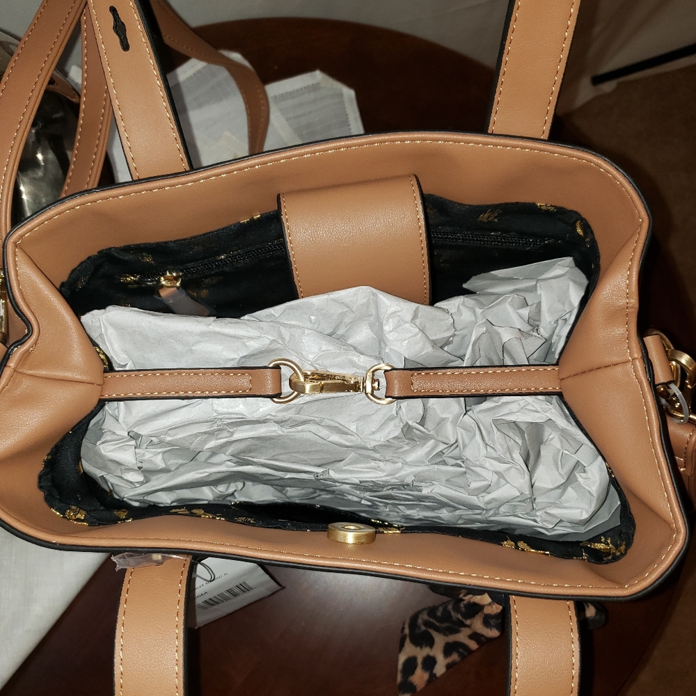 Betsey Johnson Anything but basic bag - Picture 6 of 7